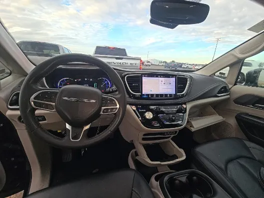 Chrysler Pacifica photo 10