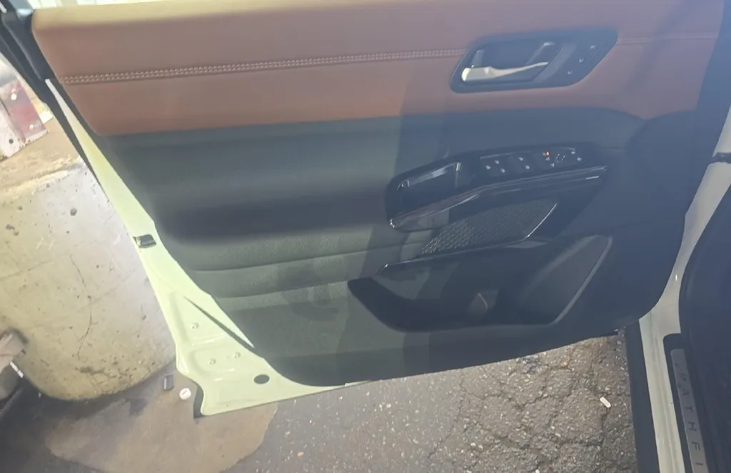Nissan Pathfinder photo 8