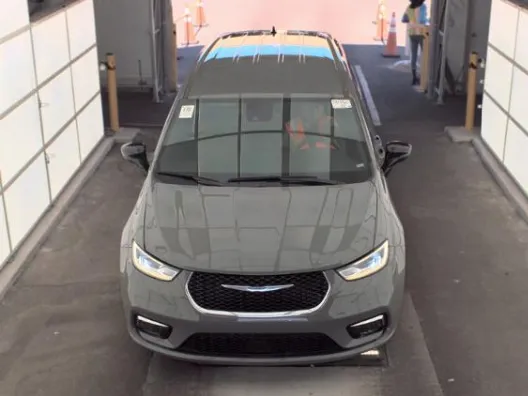 Chrysler Pacifica photo 6