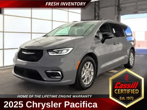 Gray 2025 Chrysler Pacifica Select for sale in Cedar Rapids, IA
