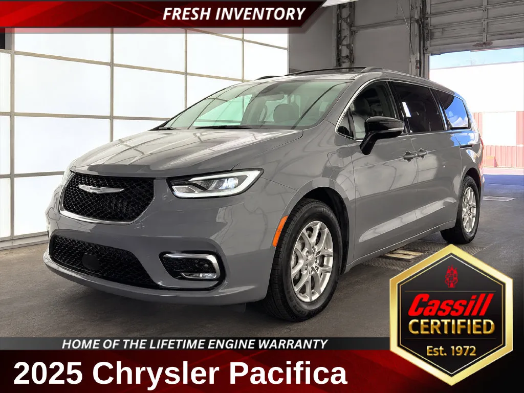 Gray 2025 Chrysler Pacifica Select for sale in Cedar Rapids, IA