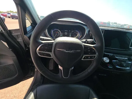 Chrysler Pacifica photo 10