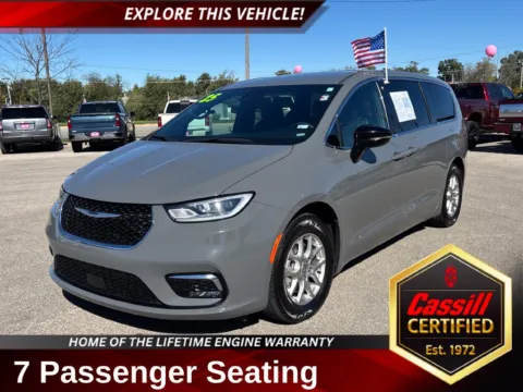 Gray 2025 Chrysler Pacifica Select for sale in Cedar Rapids, IA