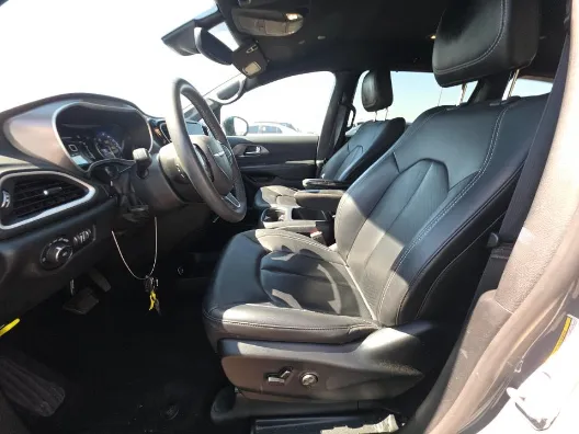 Chrysler Pacifica photo 7