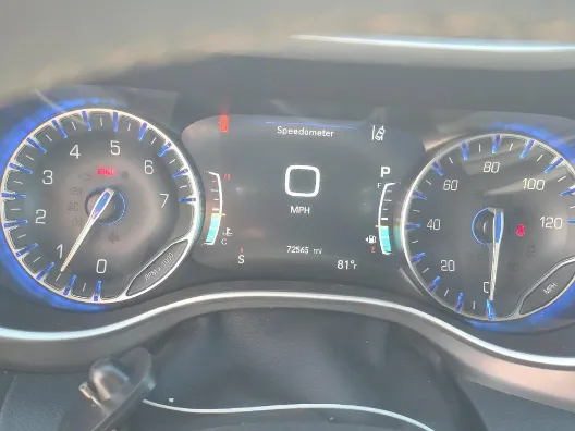 Chrysler Pacifica photo 11