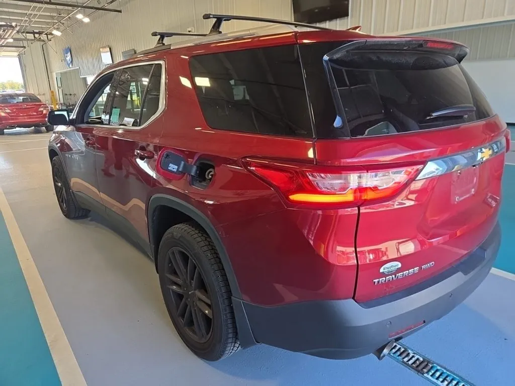 Chevrolet Traverse photo 2