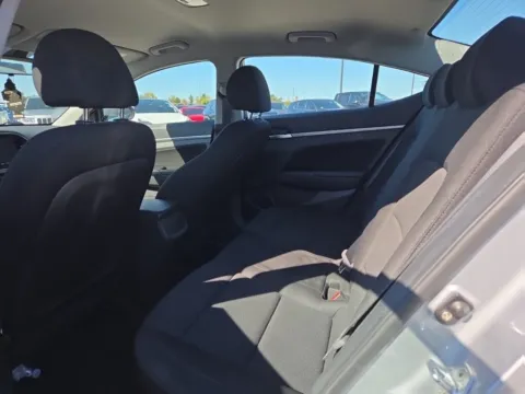 More photos of 2020 Hyundai Elantra SEL at Cassill Motors, IA