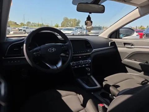 More photos of 2020 Hyundai Elantra SEL at Cassill Motors, IA