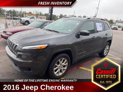 Gray 2016 Jeep Cherokee Latitude for sale in Cedar Rapids, IA