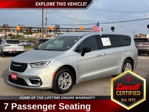 Silver 2026 Chrysler Pacifica Select for sale in Cedar Rapids, IA