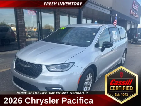 Silver 2026 Chrysler Pacifica Select for sale in Cedar Rapids, IA
