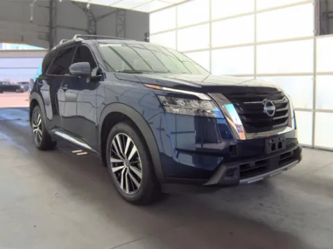 More photos of 2024 Nissan Pathfinder Platinum at Cassill Motors, IA