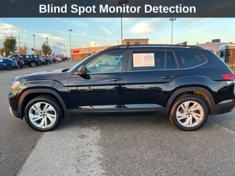 Photos of 2023 Volkswagen Atlas 3.6L V6 SE w/Technology for sale in Cedar Rapids, IA at Cassill Motors