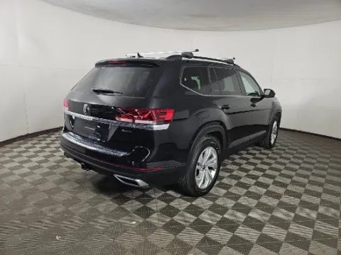 More photos of 2023 Volkswagen Atlas 3.6L V6 SE w/Technology at Cassill Motors, IA