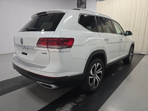 More photos of 2023 Volkswagen Atlas 2.0T SEL at Cassill Motors, IA