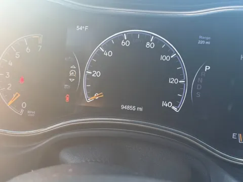 More photos of 2015 Jeep Grand Cherokee Limited at Cassill Motors, IA