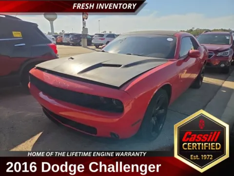 Red 2016 Dodge Challenger SXT for sale in Cedar Rapids, IA