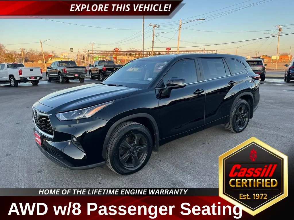 Used 2024 Toyota Highlander LE for sale in Cedar Rapids, IA | VIN ...