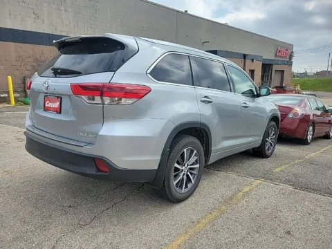 More photos of 2017 Toyota Highlander SE at Cassill Motors, IA