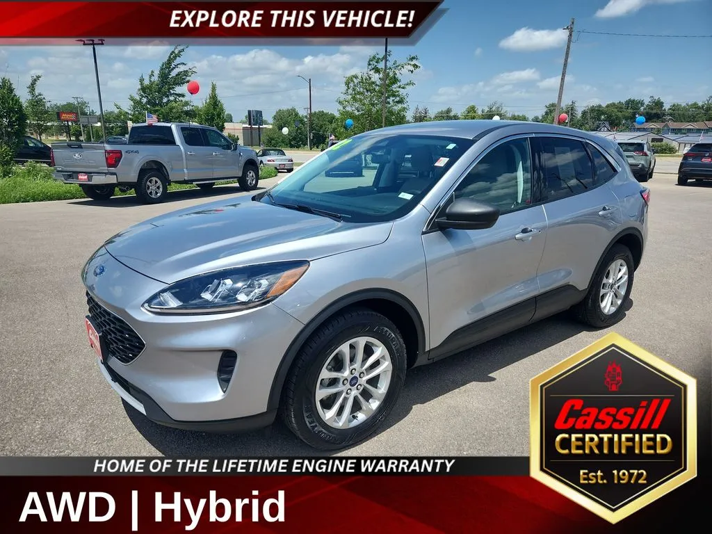Silver 2022 Ford Escape Hybrid SE for sale in Cedar Rapids, IA