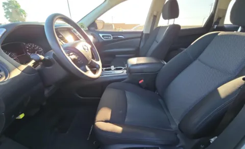 More photos of 2019 Nissan Pathfinder S at Cassill Motors, IA