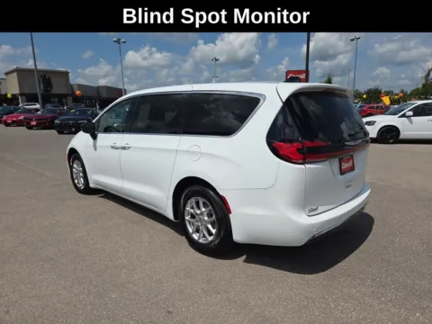 Another view of 2025 Chrysler Pacifica Select for sale in Cedar Rapids, IA at Cassill Motors