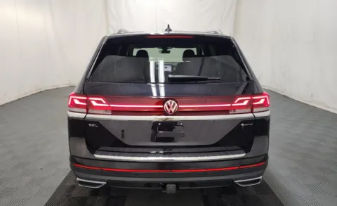 More photos of 2024 Volkswagen Atlas 2.0T SEL at Cassill Motors, IA