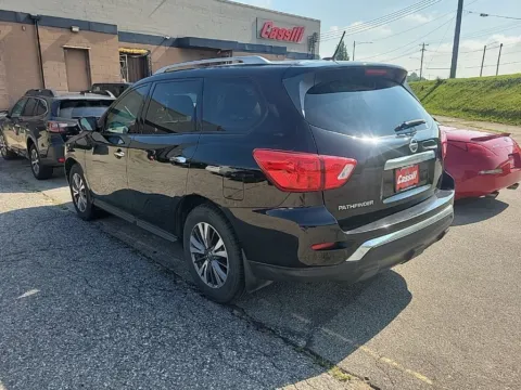 More photos of 2017 Nissan Pathfinder S at Cassill Motors, IA