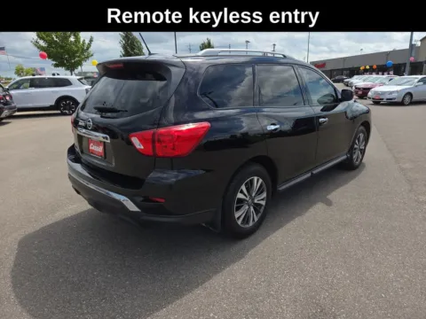 More photos of 2017 Nissan Pathfinder S at Cassill Motors, IA