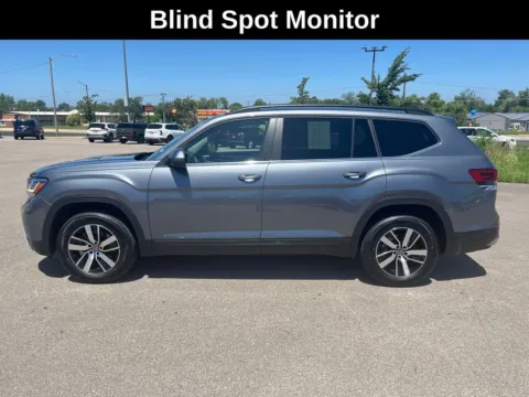 Photos of 2022 Volkswagen Atlas 2.0T SE for sale in Cedar Rapids, IA at Cassill Motors
