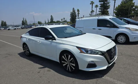 More photos of 2021 Nissan Altima 2.5 SR at Cassill Motors, IA