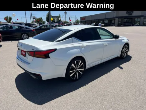 More photos of 2021 Nissan Altima 2.5 SR at Cassill Motors, IA