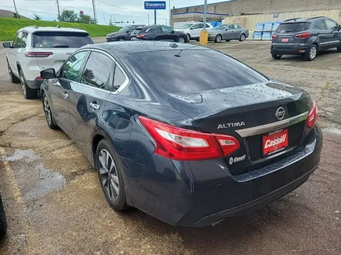 More photos of 2016 Nissan Altima 2.5 SL at Cassill Motors, IA