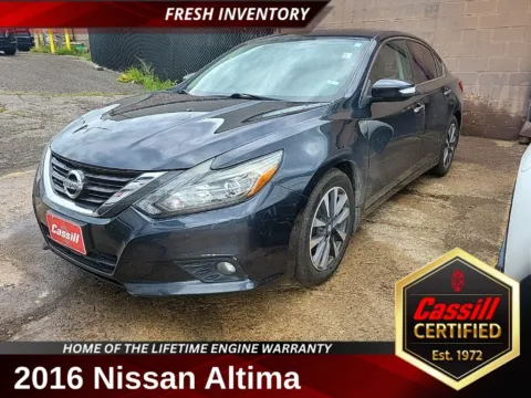 Blue 2016 Nissan Altima 2.5 SL for sale in Cedar Rapids, IA
