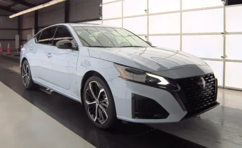 More photos of 2023 Nissan Altima 2.5 SR at Cassill Motors, IA