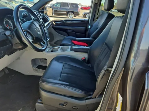 More photos of 2019 Dodge Grand Caravan SXT at Cassill Motors, IA