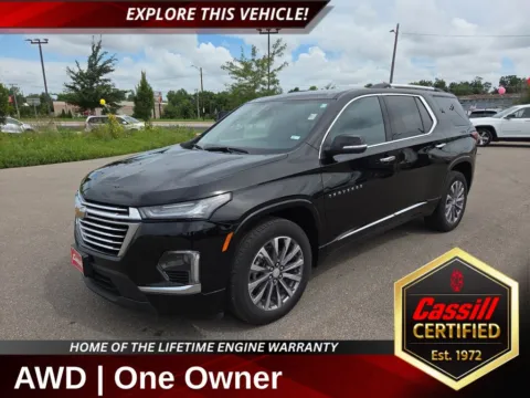 Black 2022 Chevrolet Traverse Premier for sale in Cedar Rapids, IA