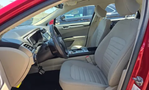 More photos of 2020 Ford Fusion Hybrid SE at Cassill Motors, IA