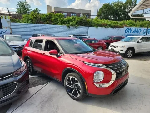 More photos of 2023 Mitsubishi Outlander SE at Cassill Motors, IA