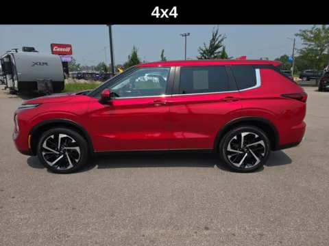 Photos of 2023 Mitsubishi Outlander SE for sale in Cedar Rapids, IA at Cassill Motors