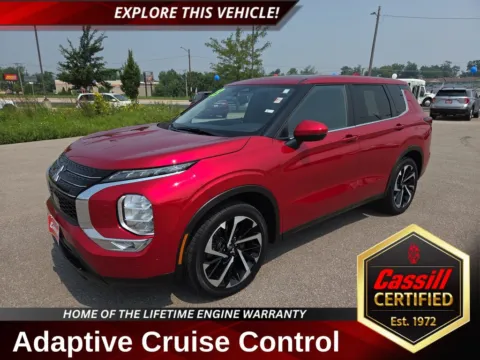 Red 2023 Mitsubishi Outlander SE for sale in Cedar Rapids, IA