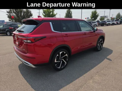 More photos of 2023 Mitsubishi Outlander SE at Cassill Motors, IA