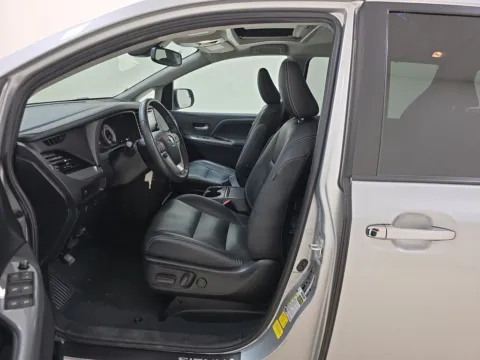 More photos of 2020 Toyota Sienna SE at Cassill Motors, IA