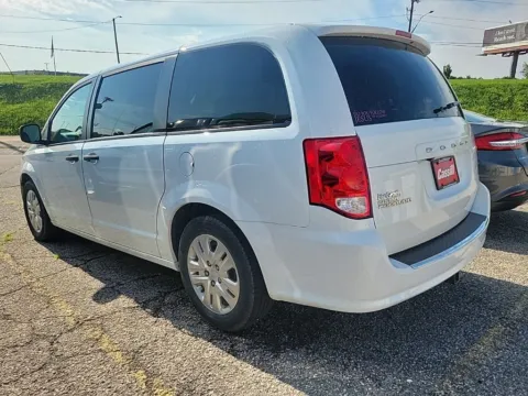 More photos of 2019 Dodge Grand Caravan SE at Cassill Motors, IA