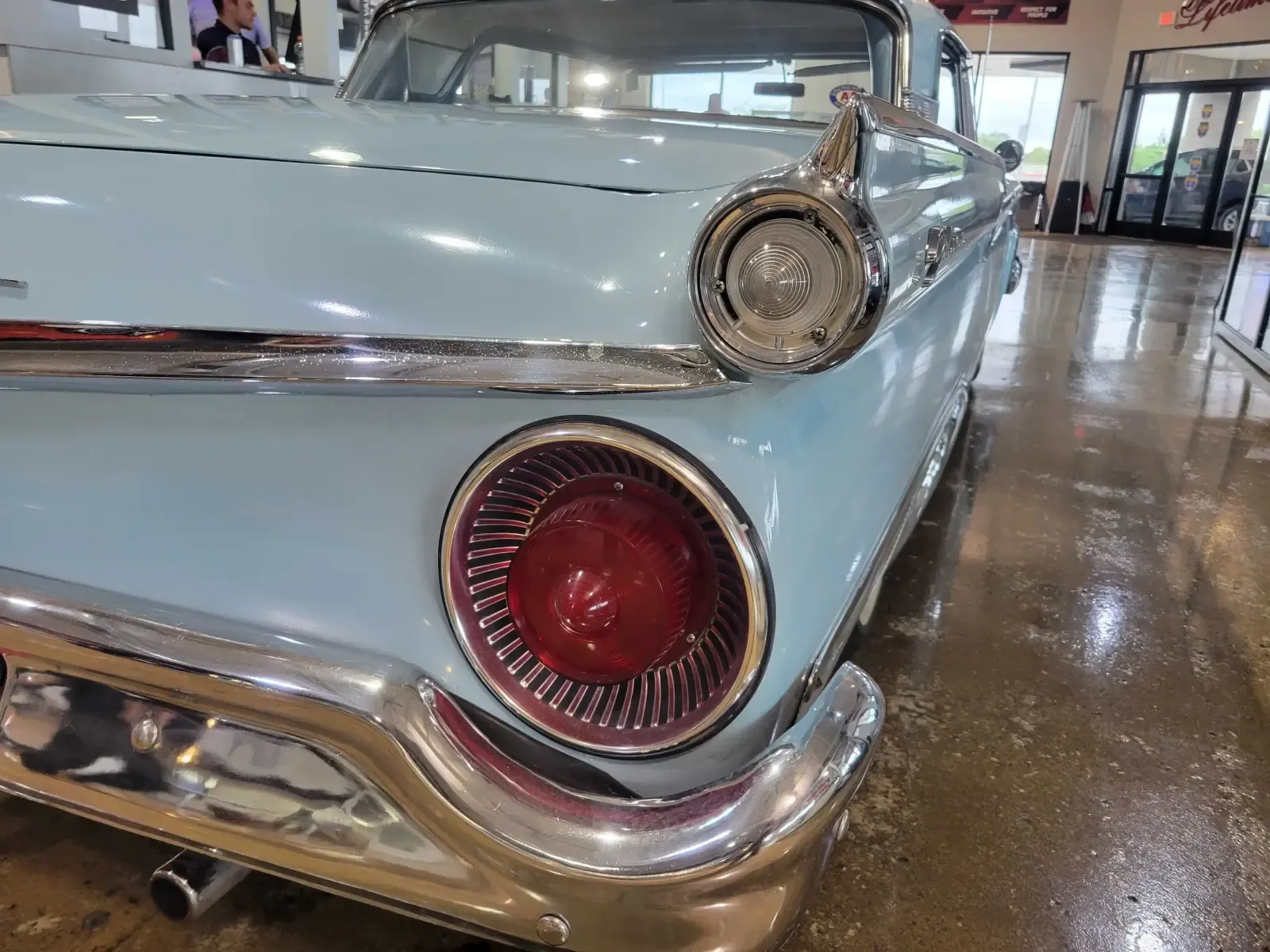Ford Fairlane 500 photo 21