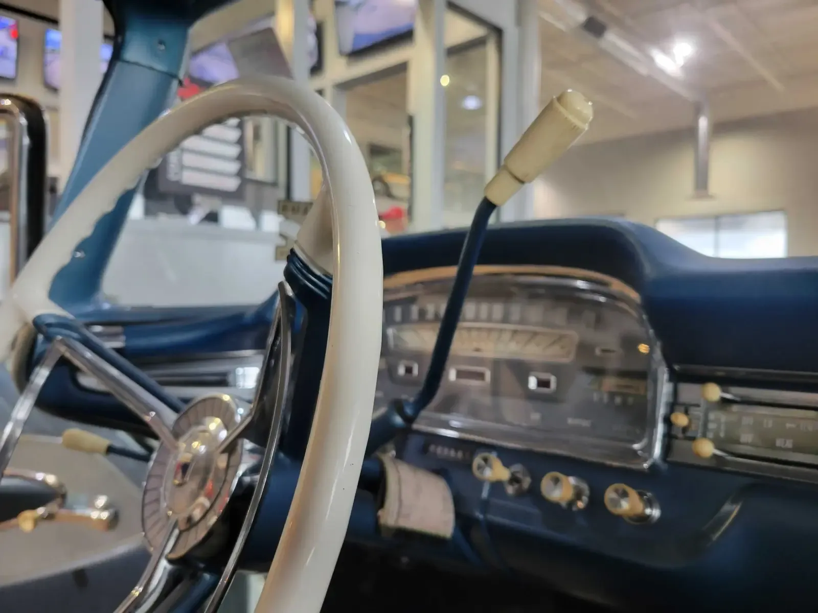 Ford Fairlane 500 photo 10