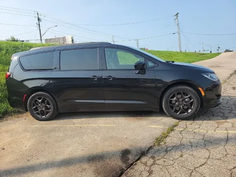 More photos of 2019 Chrysler Pacifica Touring L Plus at Cassill Motors, IA