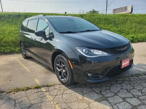 Another view of 2019 Chrysler Pacifica Touring L Plus for sale in Cedar Rapids, IA at Cassill Motors