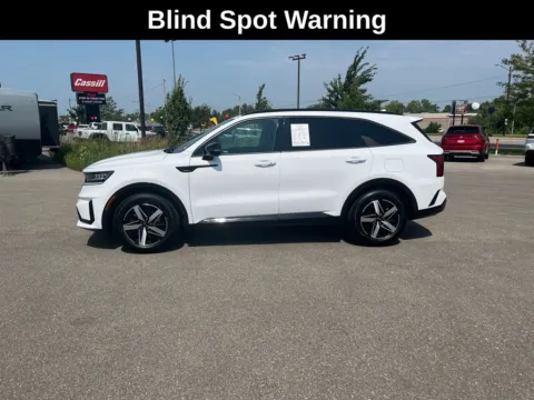 Photos of 2022 Kia Sorento S for sale in Cedar Rapids, IA at Cassill Motors