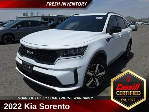 White 2022 Kia Sorento S for sale in Cedar Rapids, IA